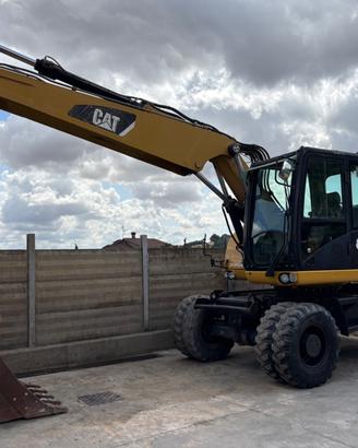 Escavatore gommato CAT M315D