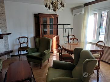 Casa accostata con cantina e soffitta