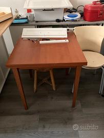Tavola da cucina con 4 sedie