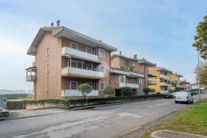 4 LOCALI A VILLAFRANCA DI VERONA