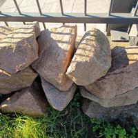 Sassi rossi per bordure 