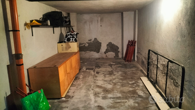 Garage singolo coperto 17 mq Lecco, zona Ospedale