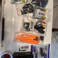 Oggetti elettrici, circuiti, cavi, adattatori