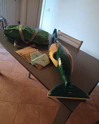Folletto completo di accessori mai usati 