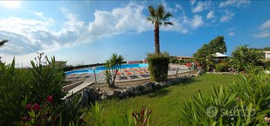 Villetta con piscina e spiaggia attrezzata