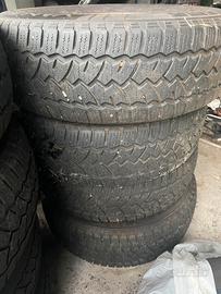 4 pneumatici MOMO 225/70 R15 C INVERNALI