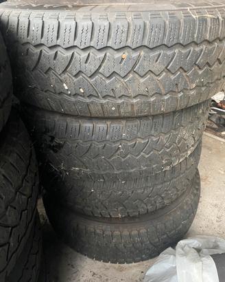 4 pneumatici MOMO 225/70 R15 C INVERNALI