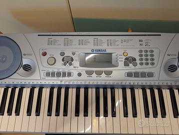 Tastiera Yamaha Portatone PSR-273 con supporto