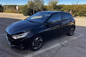 Hyundai i20 gpl 2023 con gancio traino