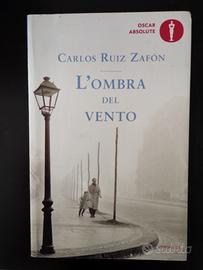 L'ombra del vento di Carlos Ruiz Zafòn.