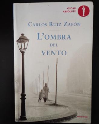 L'ombra del vento di Carlos Ruiz Zafòn.
