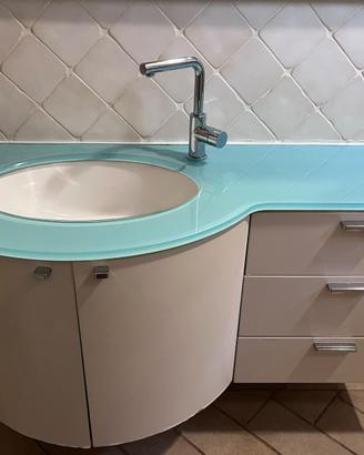 Mobile bagno con piano in vetro