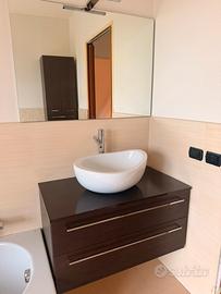 Mobile bagno con lavabo , specchio  e colonna