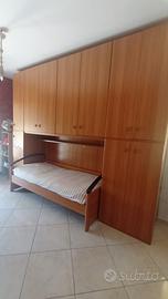 Camera a ponte con letto e armadio