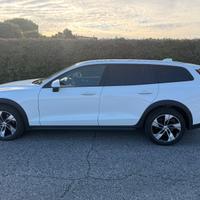 VOLVO V60 Cross Country Splendida
