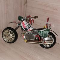 Moto realizzata con lattina