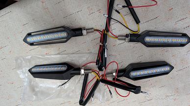 Frecce dinamiche LED per Moto  doppia funzione DRL
