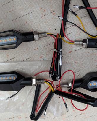 Frecce dinamiche LED per Moto  doppia funzione DRL