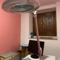 Lampada con lente sì ingrandimento