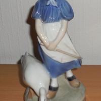 Statuina Royal Copenhagen Contadina con oca grande