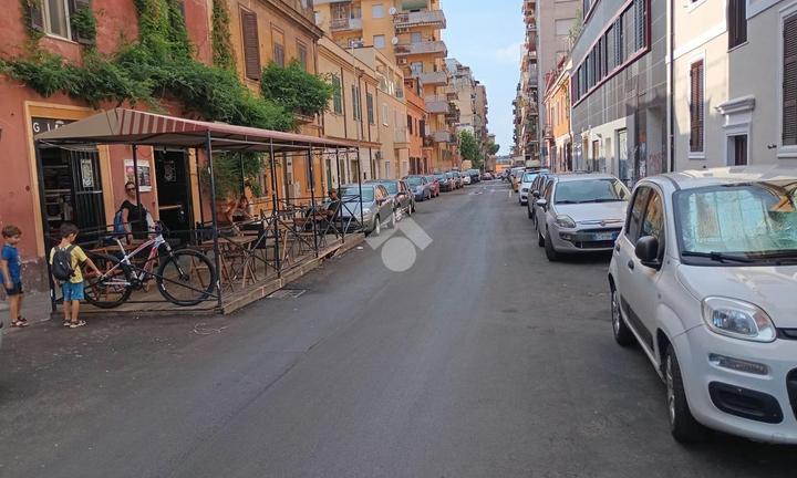 NEGOZIO A ROMA
