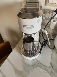 Macchina da caffe De longhi dedica 890