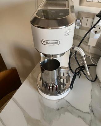 Macchina da caffe De longhi dedica 890