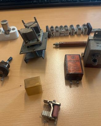 Componenti elettrici vintage come da fotografie