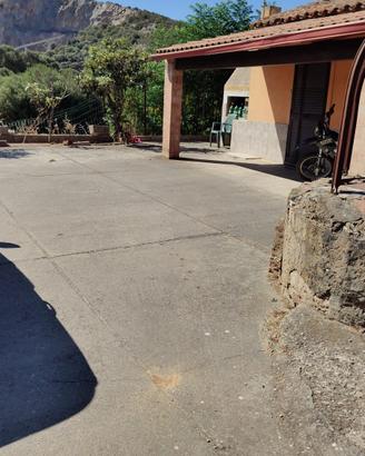 Casa a schiera con cortile