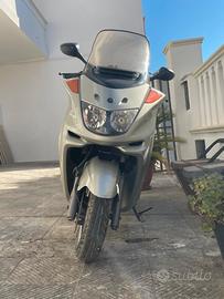 Yamaha Majesty 250 - Scooter Gran Turismo comodo e