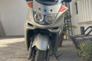 Yamaha Majesty 250 - Scooter Gran Turismo comodo e