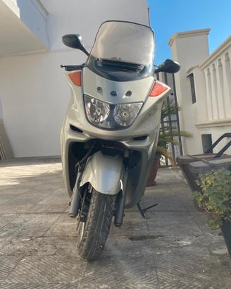 Yamaha Majesty 250 - Scooter Gran Turismo comodo e
