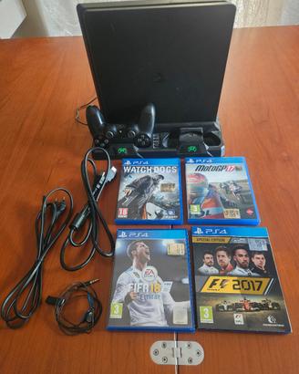 PS4 Slim + Controller + 4 Giochi + Base Ricarica