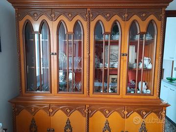 Credenza vintage con doppia vetrina