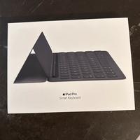 Smart keyboard apple