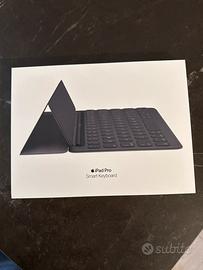 Smart keyboard apple