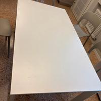 Tavolo in metallo di design
