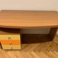 Scrivania cameretta perfetta con cassettiera
