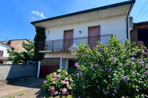 CASA SEMINDIPENDENTE A REA