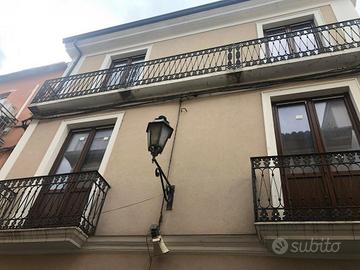 Palazzo su tre piani
