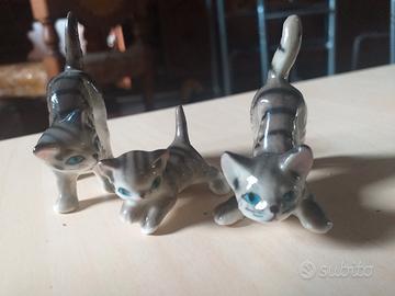 Gatti in ceramica