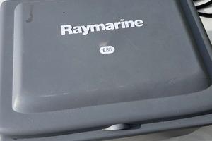 Raymarine E80  Chartplotter