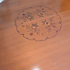 Tavolo apribile in legno massello