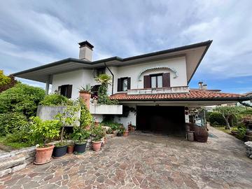 VILLA CON GIARDINO IN ZONA RESIDENZ...