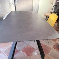 Tavolo in marmo nero