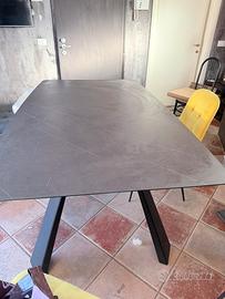 Tavolo in marmo nero