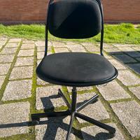 Sedia da ufficio girevole nera