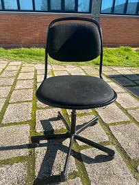 Sedia da ufficio girevole nera