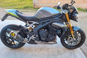 triumph speed triple 1200 rs