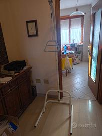 Asta alzamalati per letto  con base da pavimento